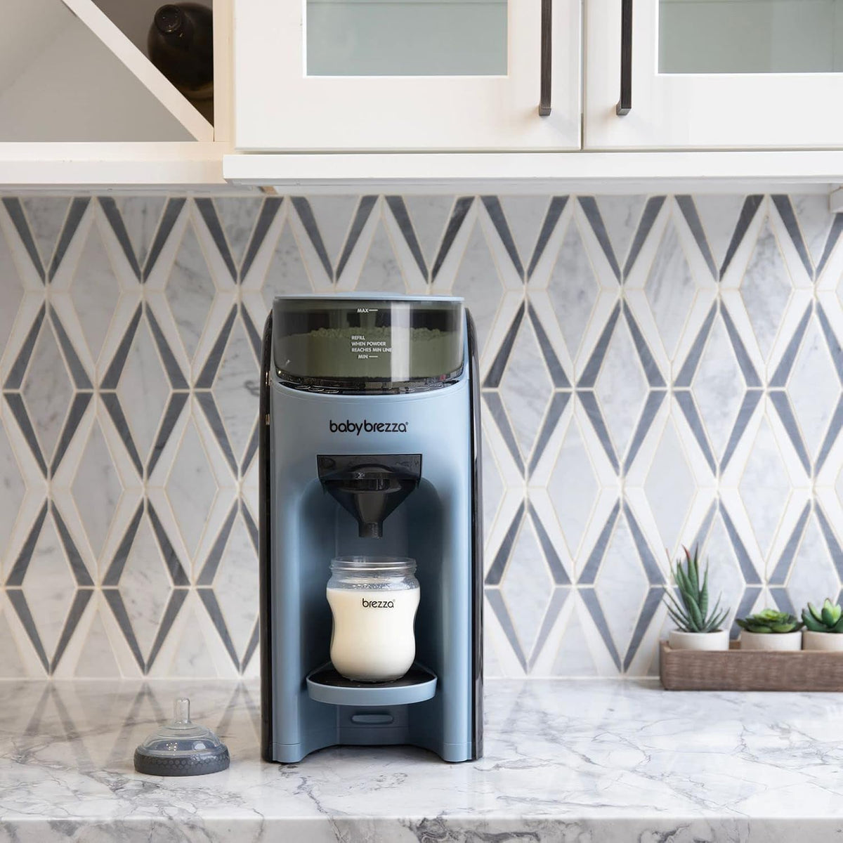Baby Brezza Formula Pro Advanced Dispenser, Automatic Warm Formula Maker, BPA-Free, White