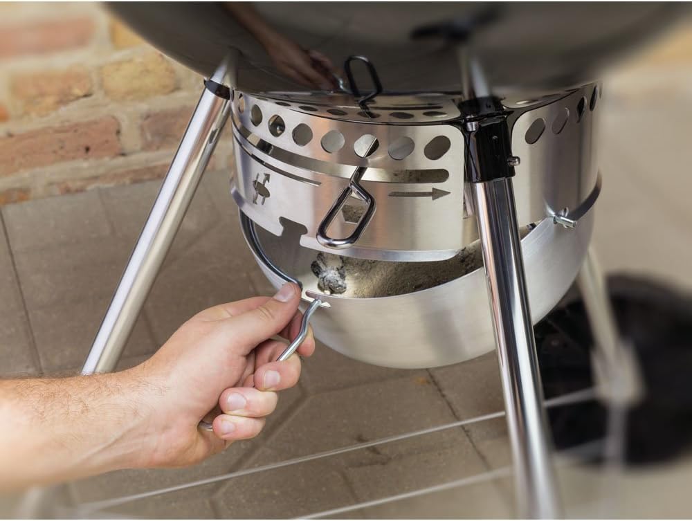 Weber Original Kettle Premium Charcoal Grill  22-Inch  Black – Outdoor BBQ Grill with Built‑In Thermometer  Heat Control Dampers & One‑Touch™ Cleaning System