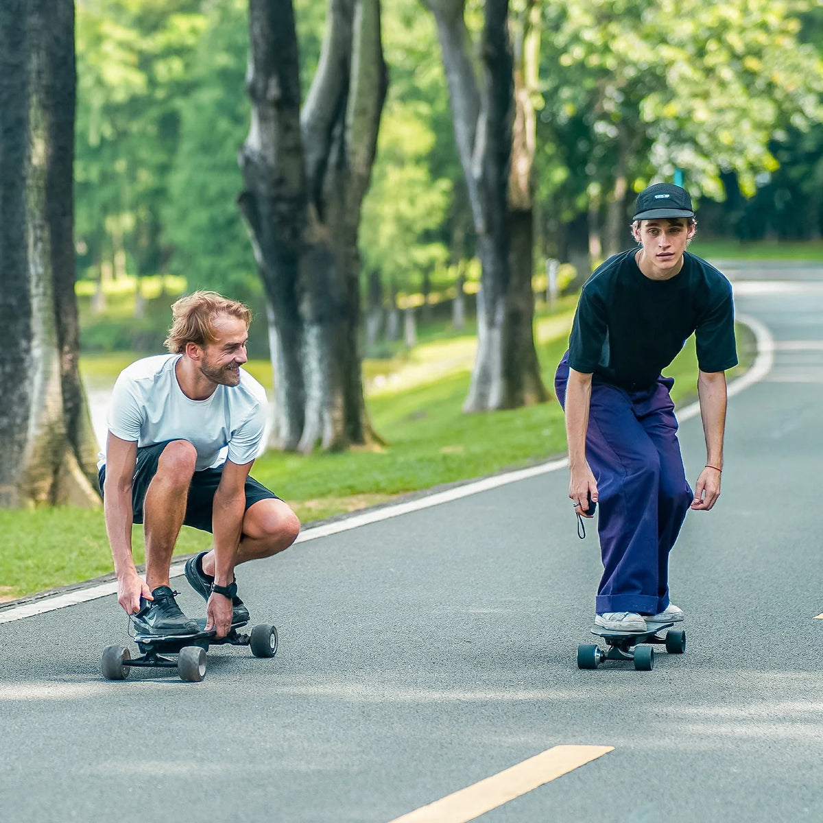 isinwheel V6 Electric Skateboard with Remote, 450W Brushless Motor, 12Mph Top Speed, Electric Longboard for Adults ＆Teens