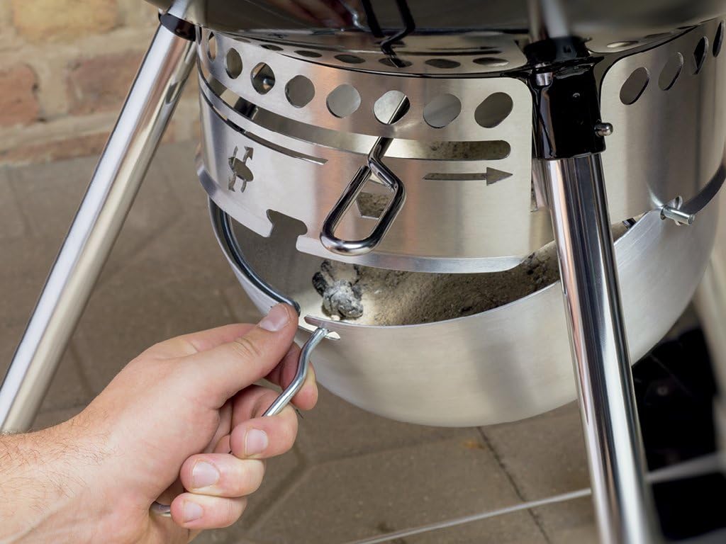 Weber Original Kettle Premium Charcoal Grill  22-Inch  Black – Outdoor BBQ Grill with Built‑In Thermometer  Heat Control Dampers & One‑Touch™ Cleaning System